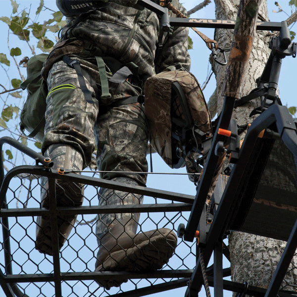 MUDDY "THE OUTFITTER" TREE STAND IN MOSSY OAK