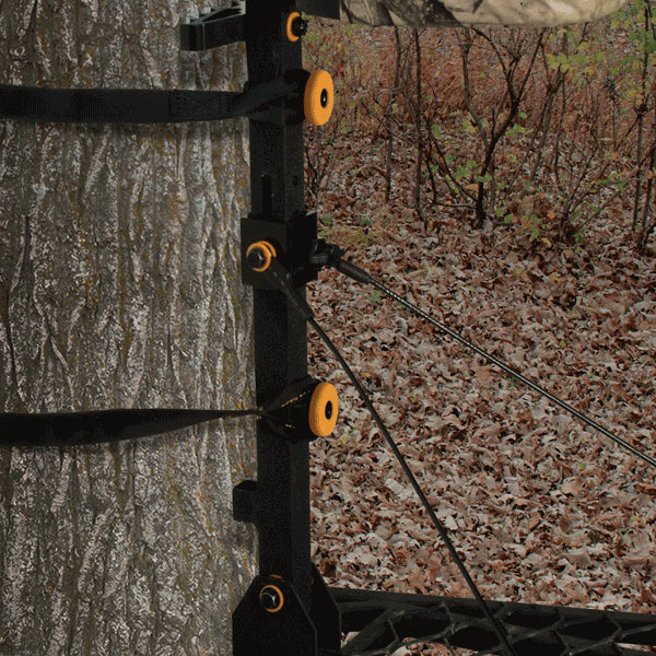 MUDDY "THE OUTFITTER" TREE STAND IN MOSSY OAK