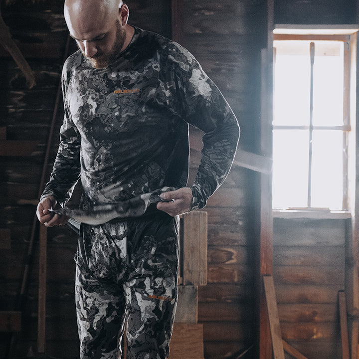 Muddy Men's Standard Base Layer Crew Top - Mossy Oak Bottomland